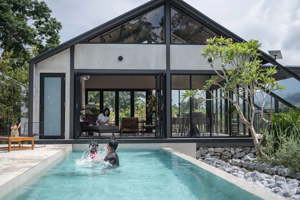 Pool, Parking & Leisure